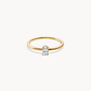 Minimalistic Plain Engagement Ring