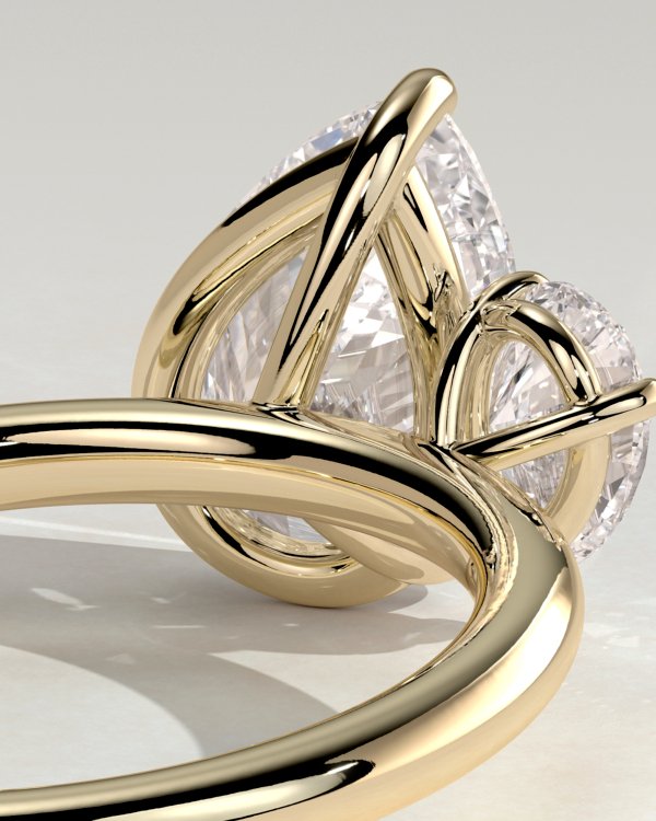 1xubcsclb1jdxuv6jrsnob7ilvbertrtw_50e683809987cbd07416342d12093e8f Double Pear Toi et Moi Engagement Ring